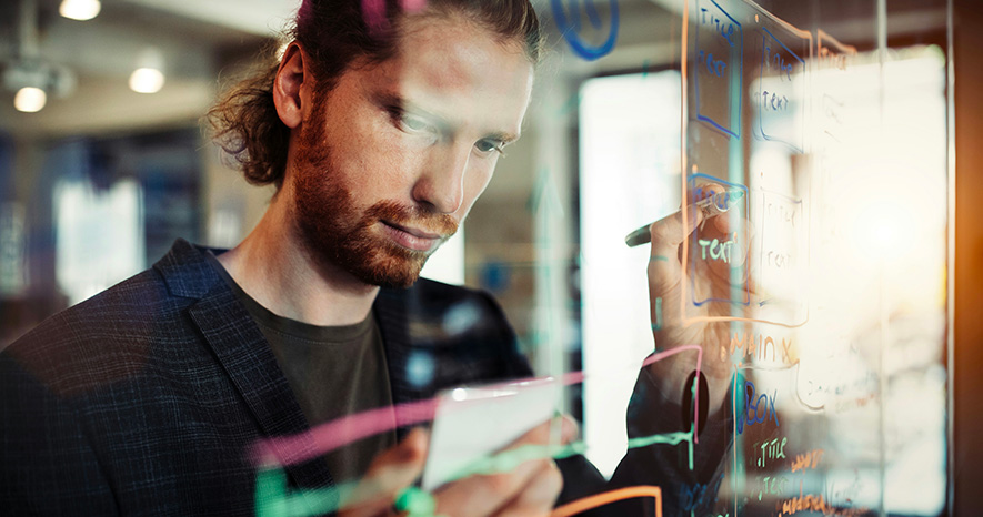 man-som-antecknar man-som-antecknar