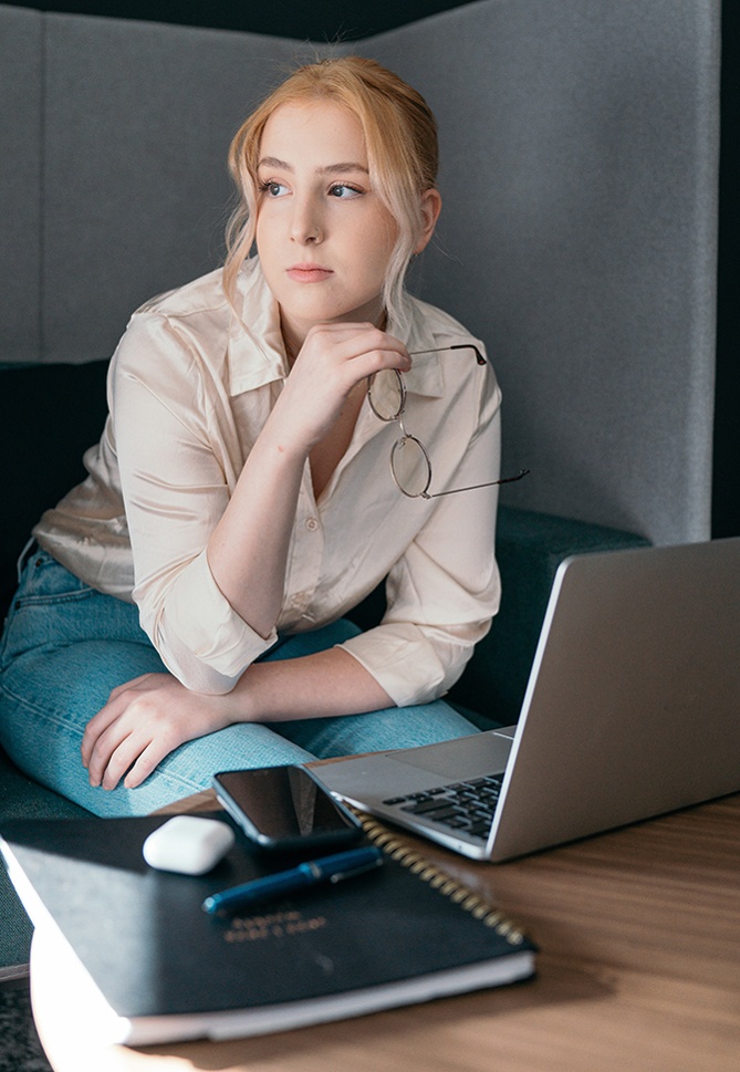 kvinna-laptop-kontor